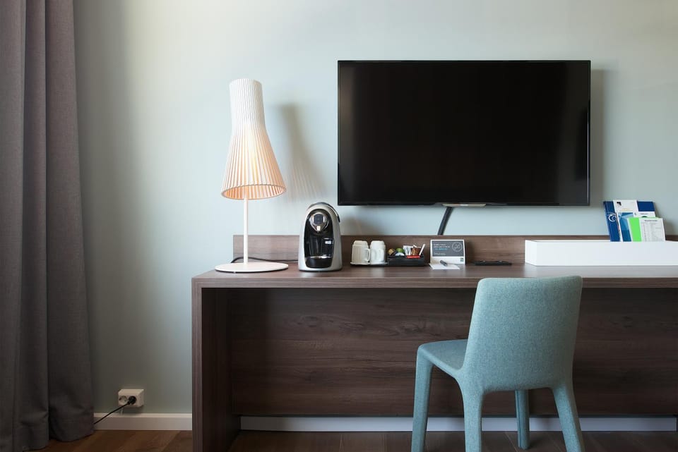TV and multimedia, Coffee/tea facilities, Photo of the whole room, Decorative detail, Seating area