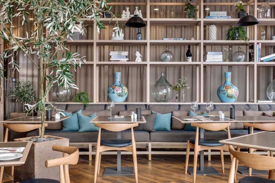 Restaurant/places to eat, Dining area