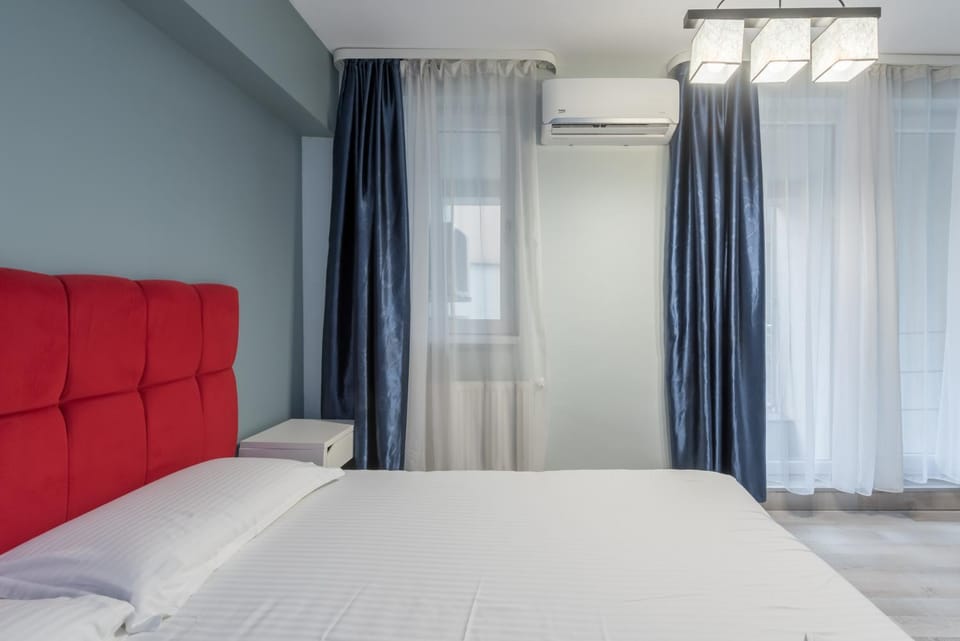 Communal lounge/ TV room, Bed, TV and multimedia, Photo of the whole room, Bedroom