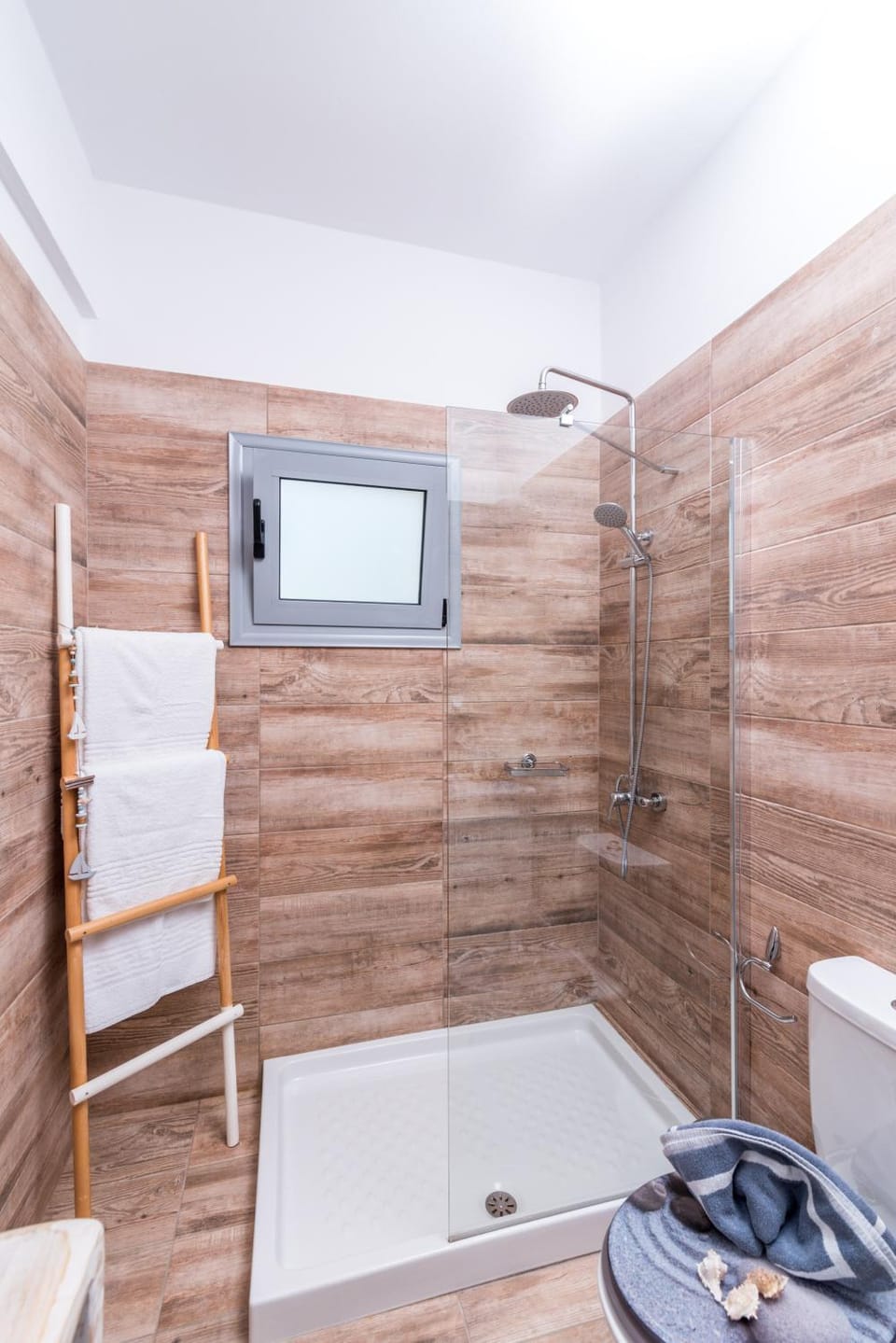 Shower, Toilet
