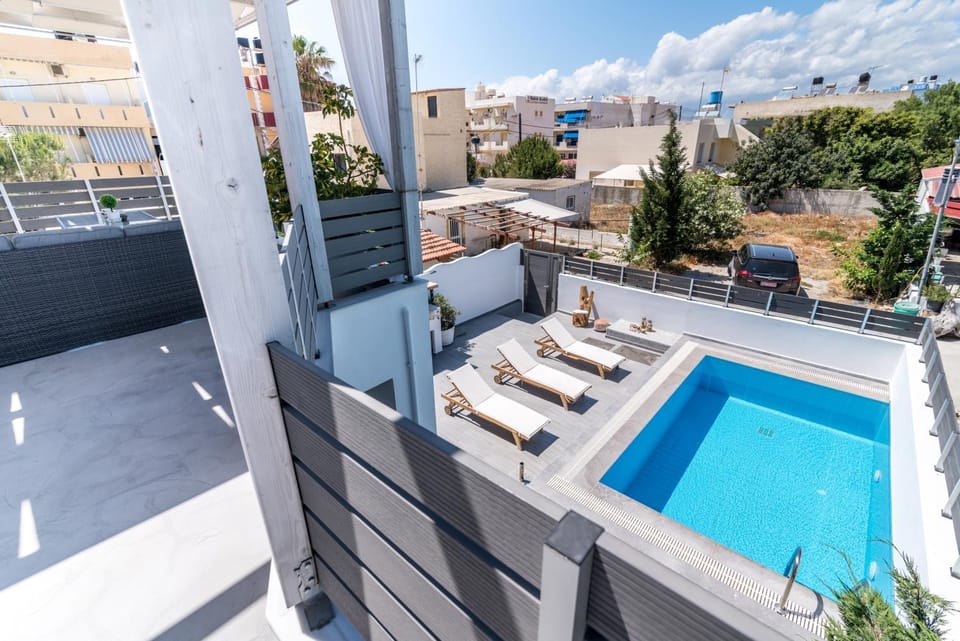 Balcony/Terrace, Pool view, Swimming pool, Swimming pool