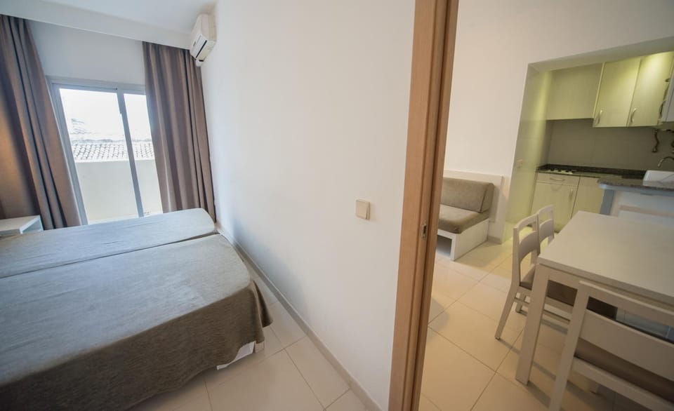 Kitchen or kitchenette, Bedroom, Inner courtyard view