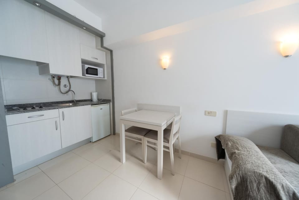 Kitchen or kitchenette, Living room, Bedroom