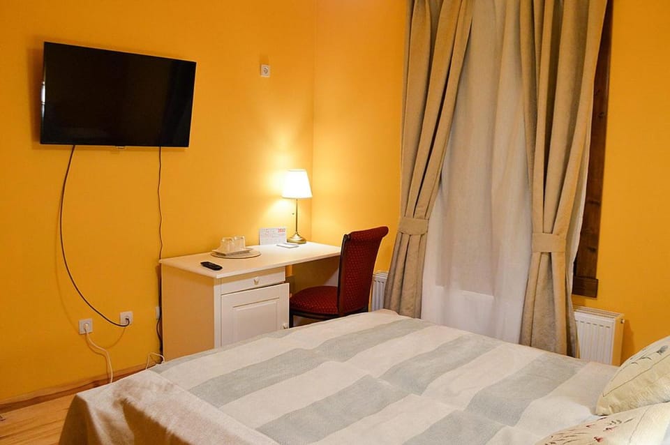 TV and multimedia, Photo of the whole room, Bedroom