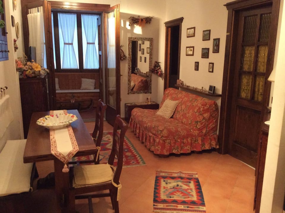 TV and multimedia, Living room, Dining area