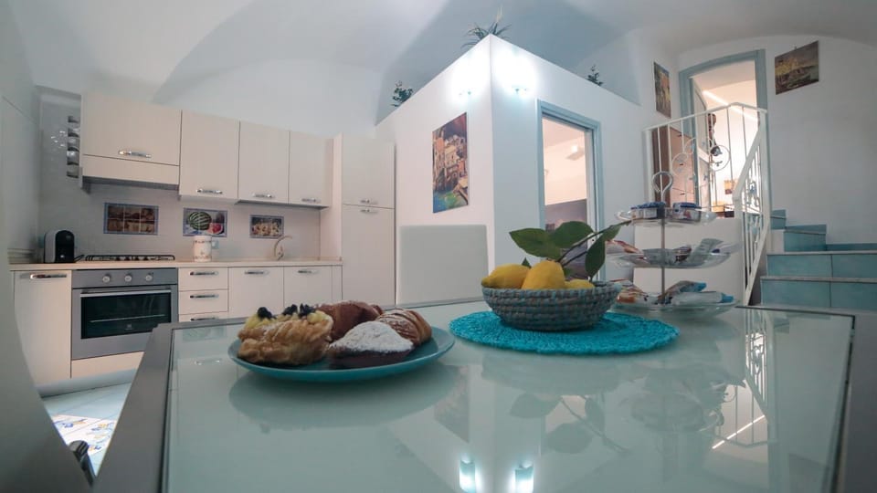 Kitchen or kitchenette, Living room, Photo of the whole room, Decorative detail, Italian breakfast, Non alcoholic drinks