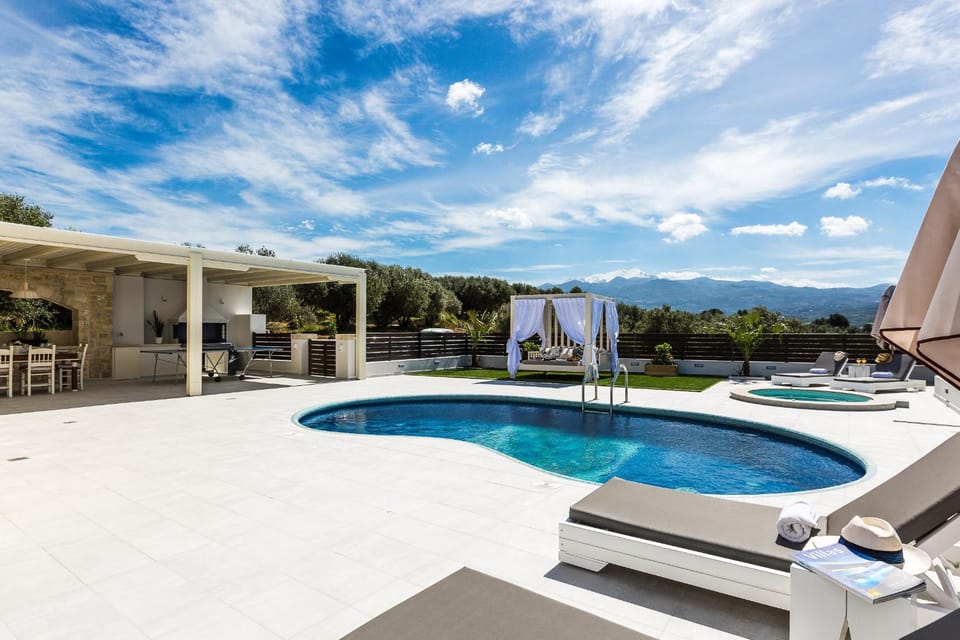 Hot Tub, Balcony/Terrace, Swimming pool, Swimming pool