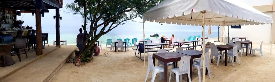 Restaurant/places to eat, Lounge or bar