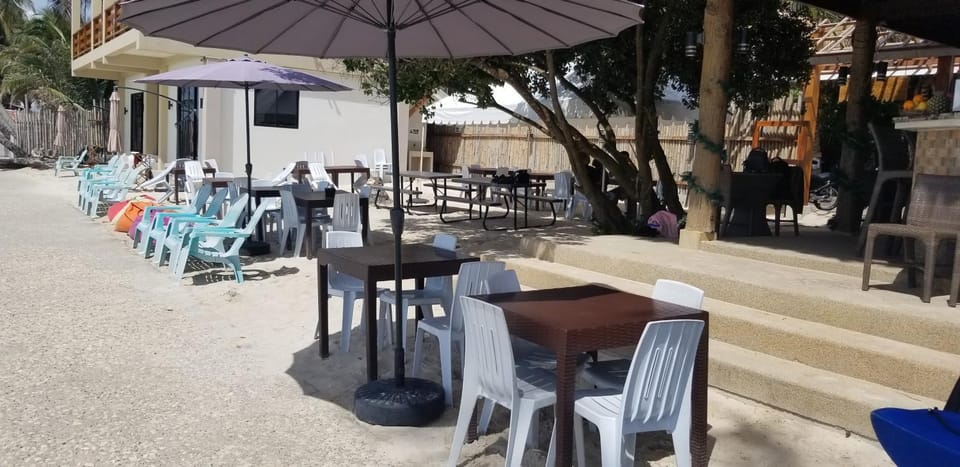 Restaurant/places to eat, Lounge or bar