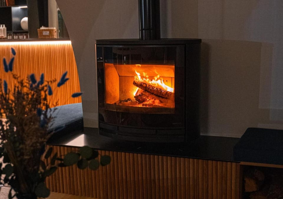 Lobby or reception, fireplace