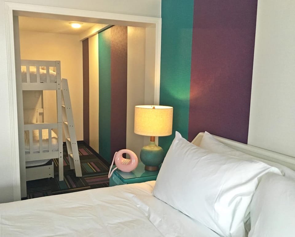 Bedroom, bunk bed