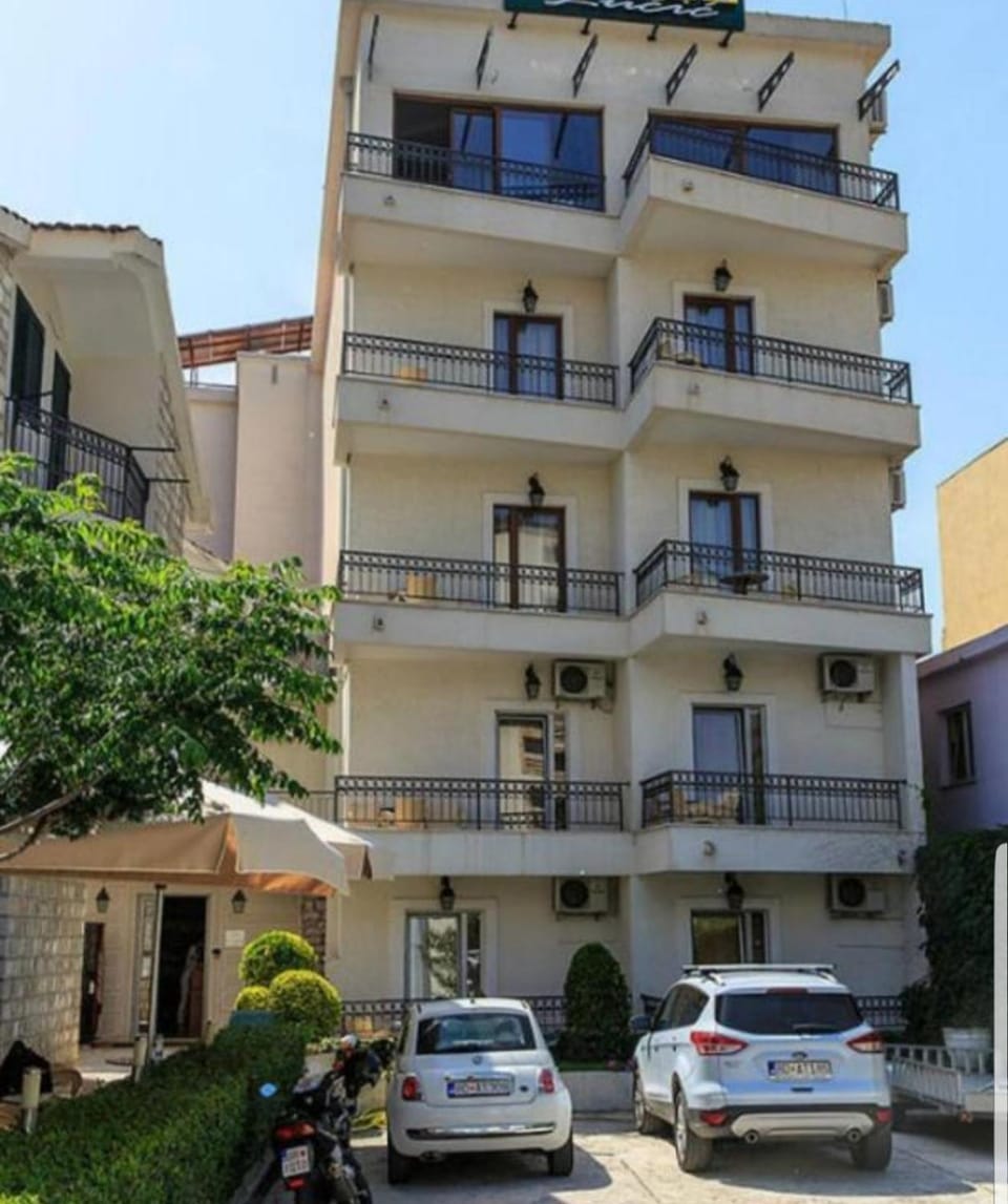 Lucic Rooms & Suites Bed and Breakfast in Budva