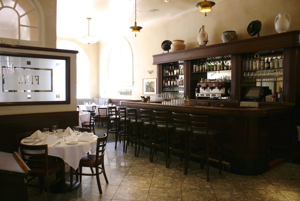 Restaurant/places to eat, Lounge or bar
