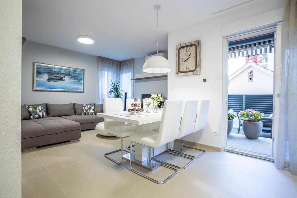 Living room, Dining area