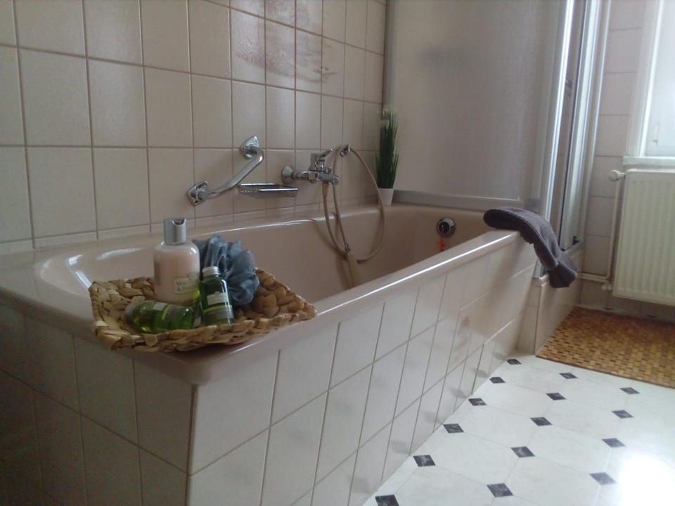 Bathroom, Decorative detail