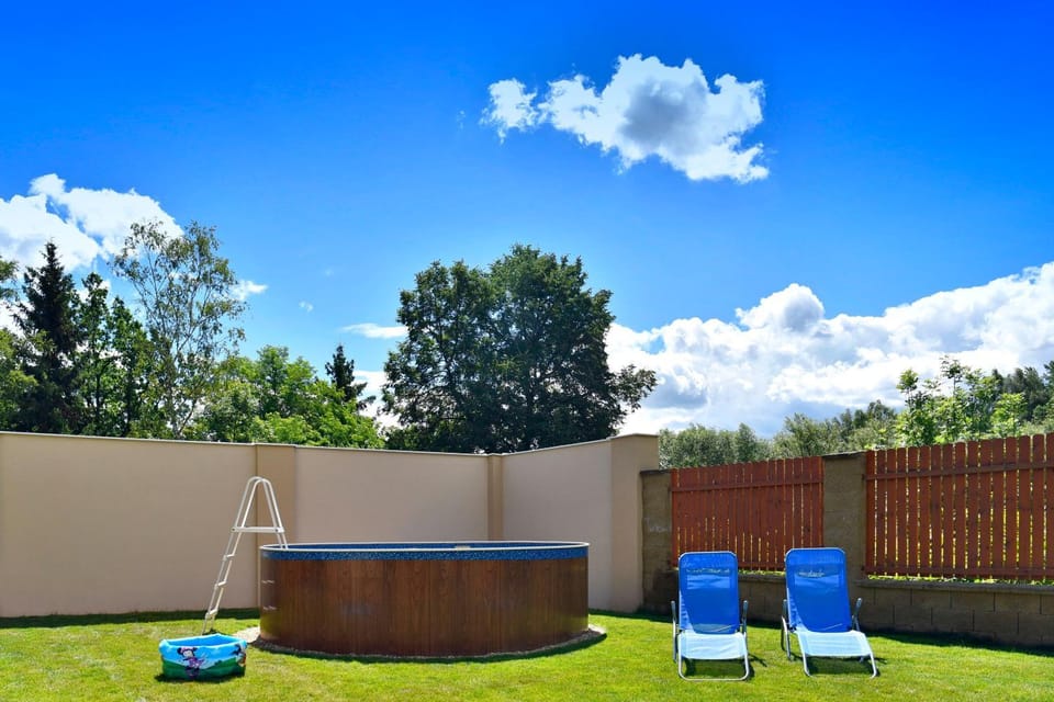 Swimming pool, Swimming pool