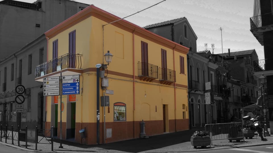 Facade/entrance