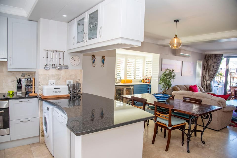 WATERFRONT 2 BR Home with mooring at Knysna Quays - life on the water House in Knysna