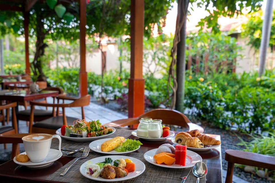 Restaurant/places to eat, Breakfast, Buffet breakfast