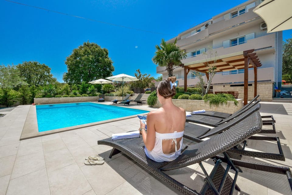 Swimming pool, Swimming pool