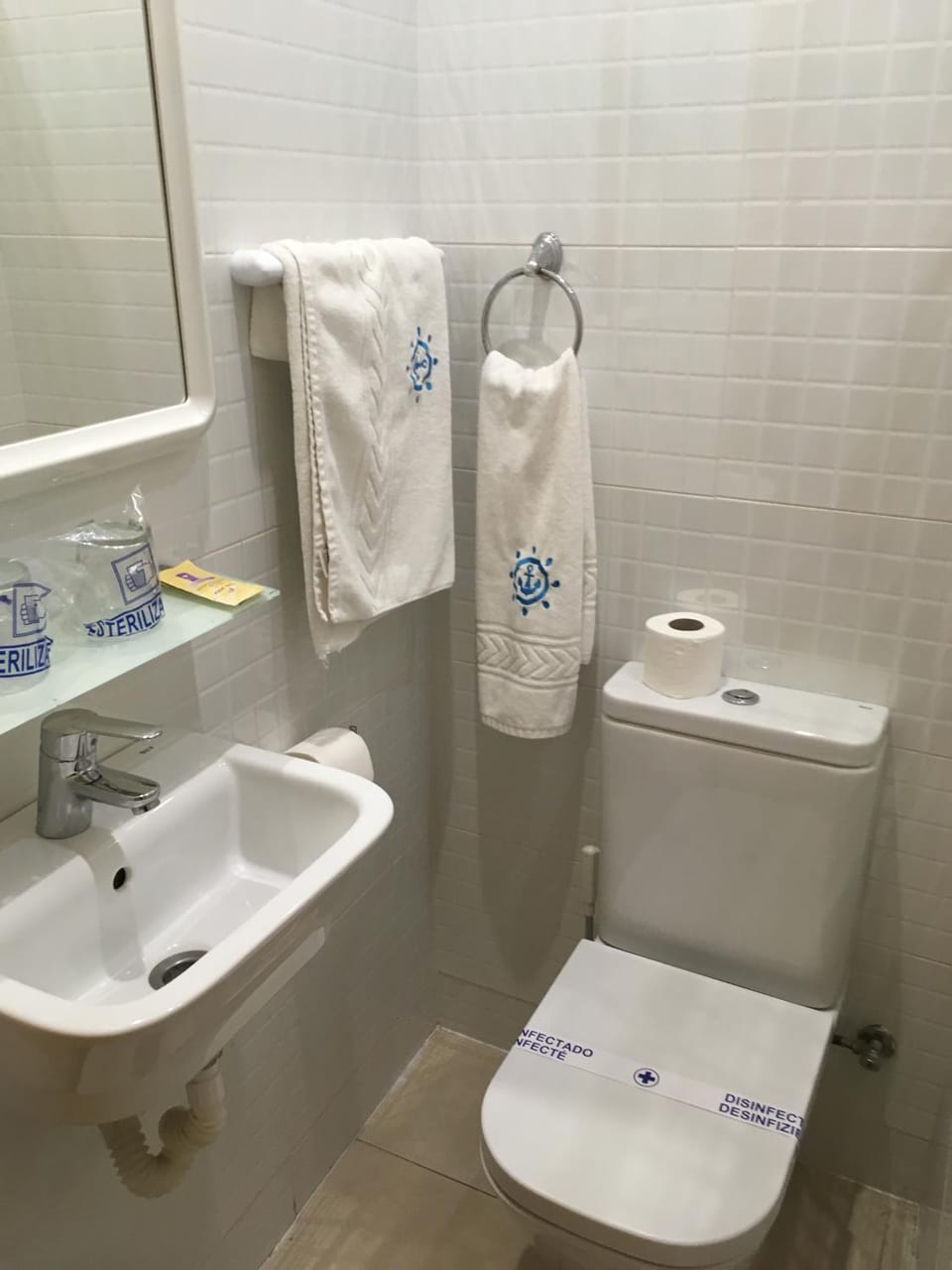 Toilet, Bathroom, towels