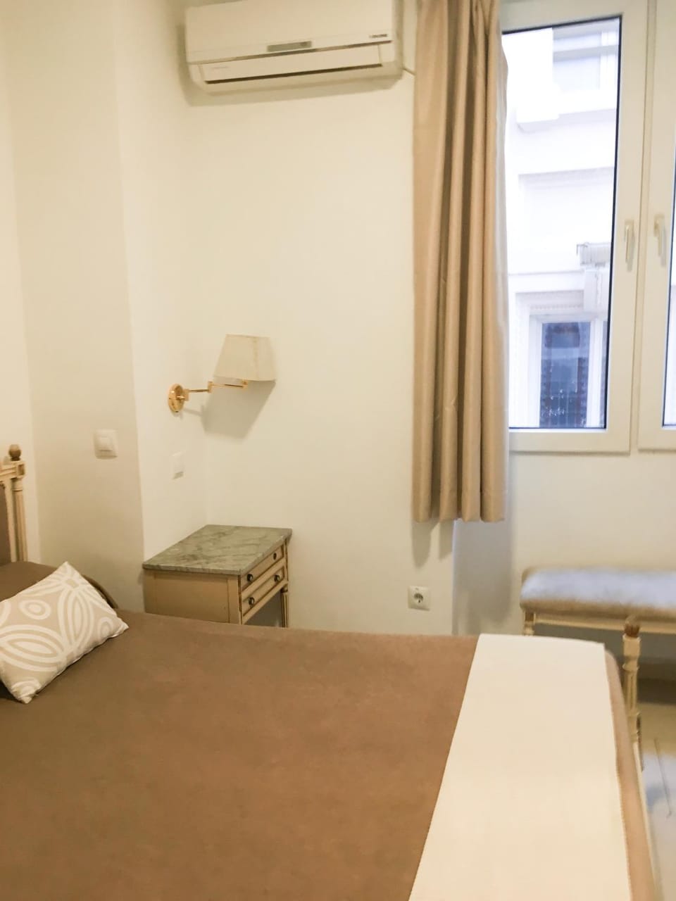 Bed, Photo of the whole room, Bedroom, air conditioner