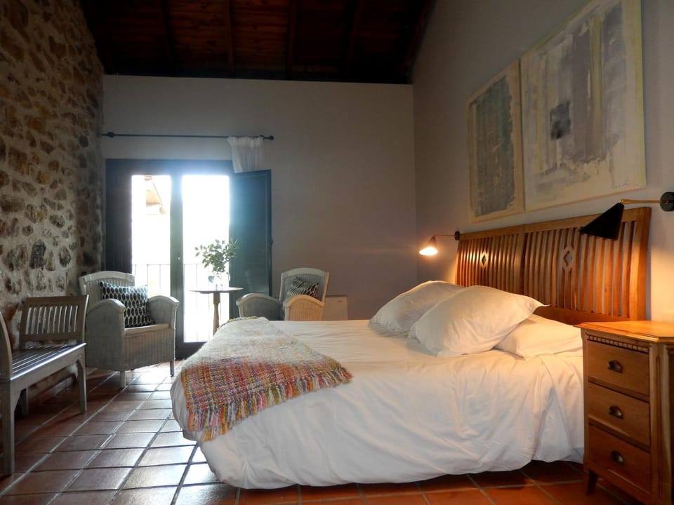 Bed, Living room, Photo of the whole room, Bedroom