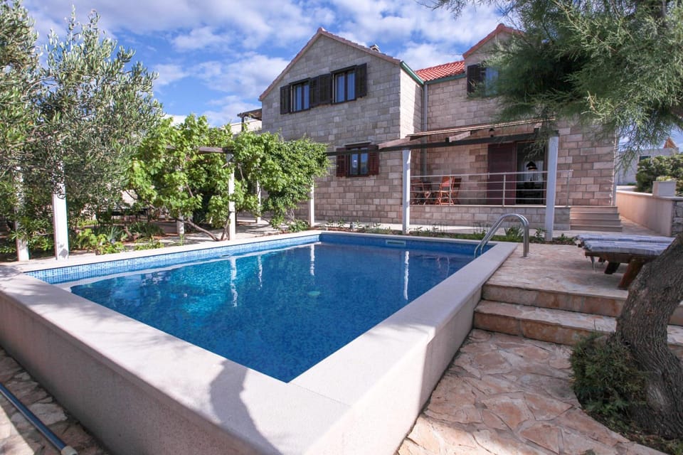 Property building, Facade/entrance, Swimming pool