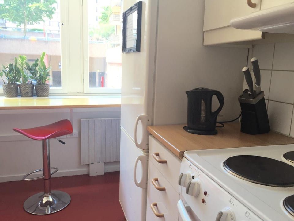 Day, Kitchen or kitchenette