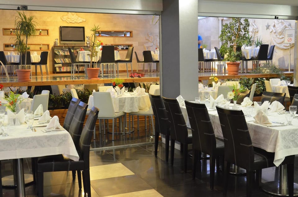 Restaurant/places to eat, Restaurant/places to eat