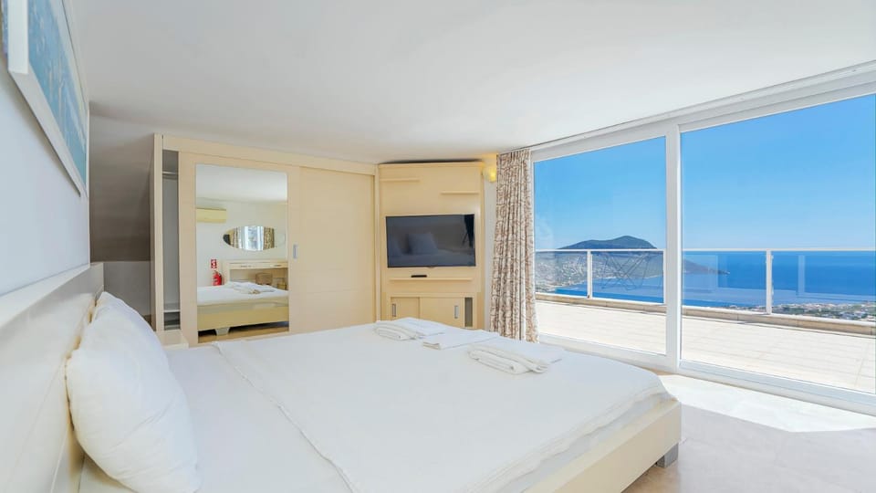 Bed, Bedroom, Sea view
