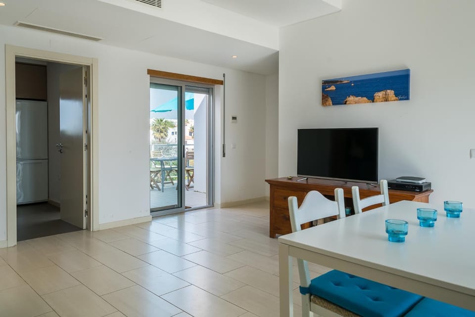 Communal lounge/ TV room, Living room, Dining area