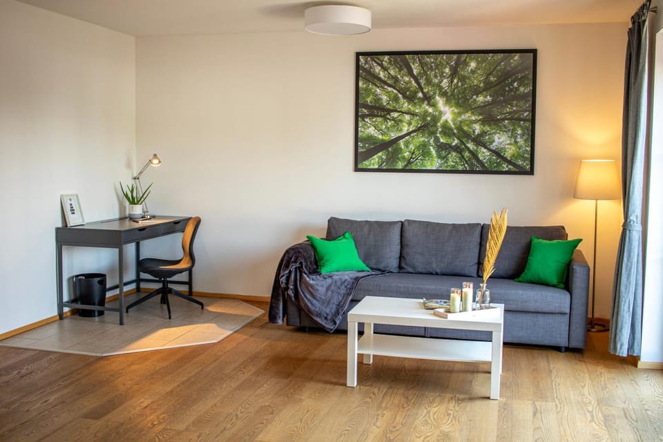 Photo of the whole room, Seating area