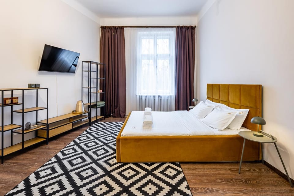 Bed, TV and multimedia, Photo of the whole room, Seating area, Bedroom, towels