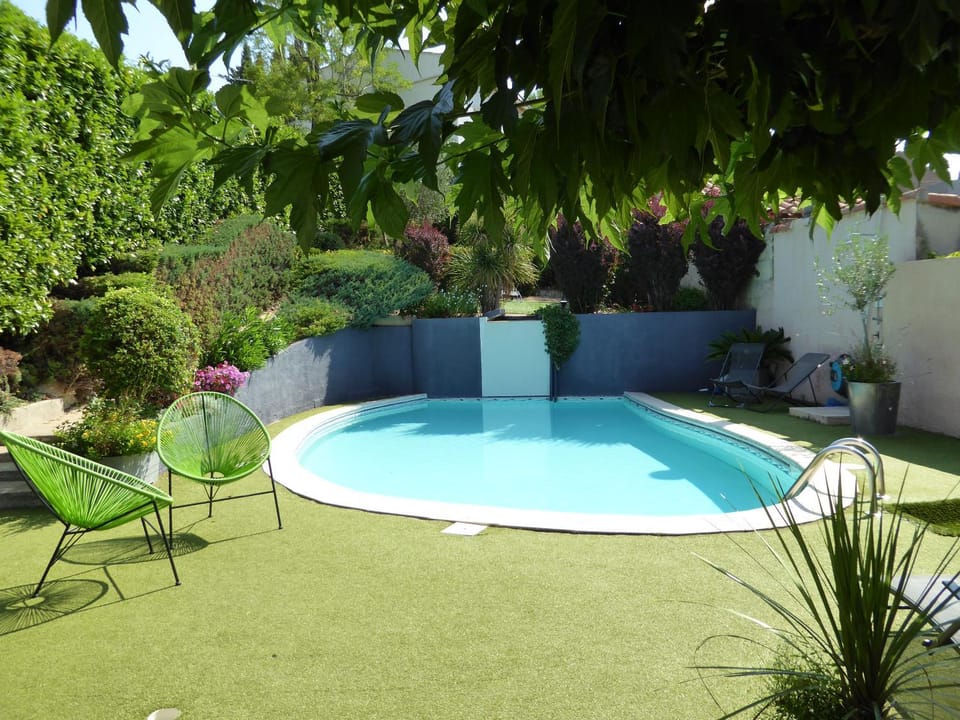 On site, Swimming pool, Swimming pool