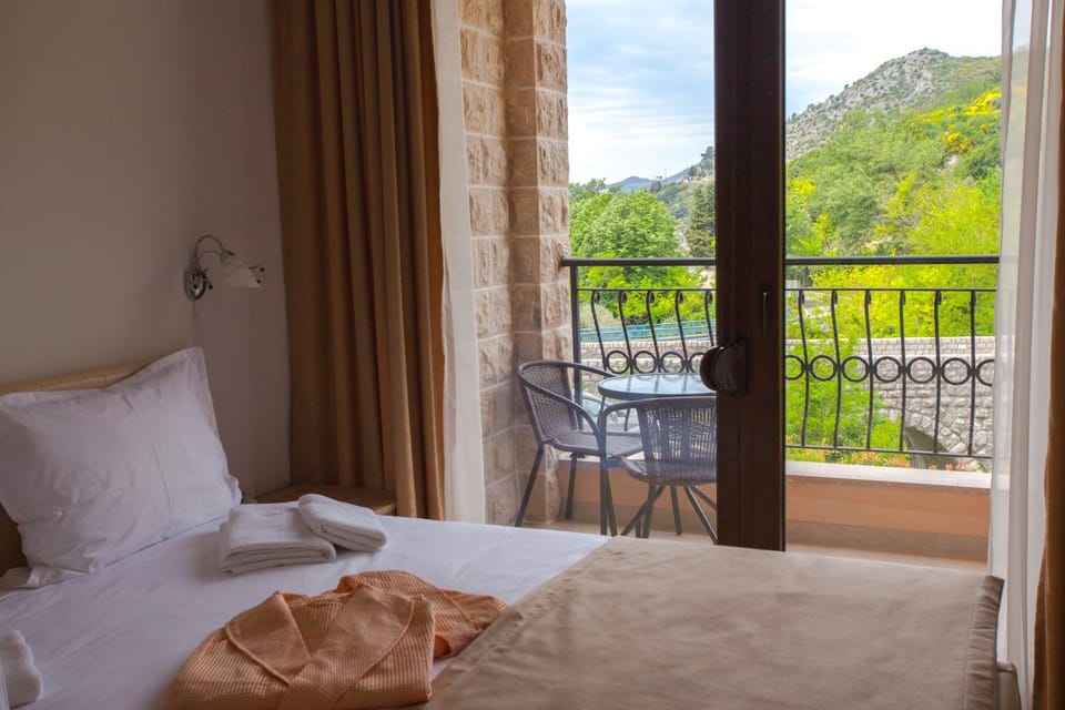 Bed, Bedroom, Mountain view