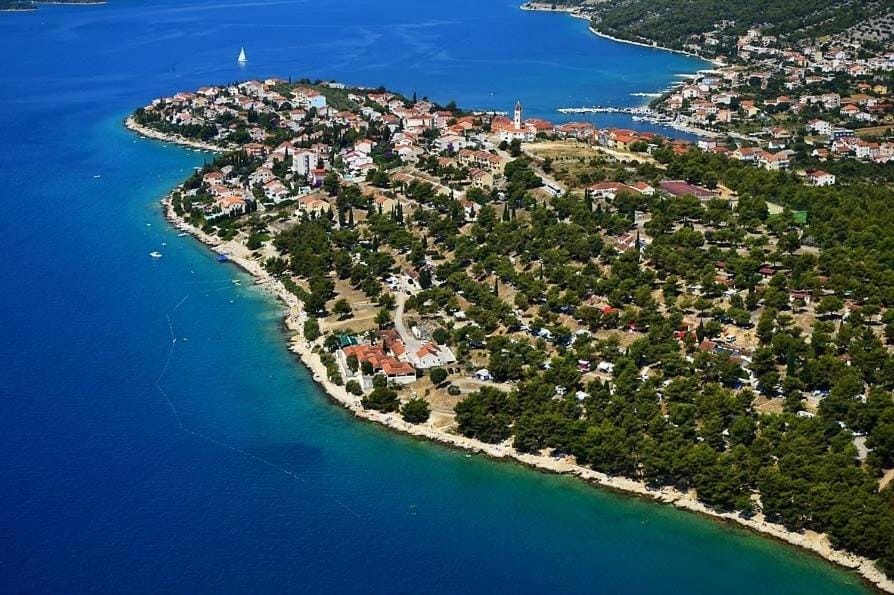 Neighbourhood, Beach