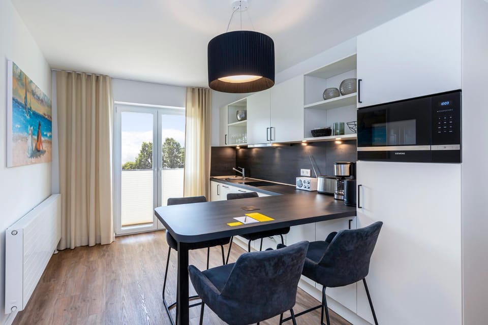 Kitchen or kitchenette, Seating area