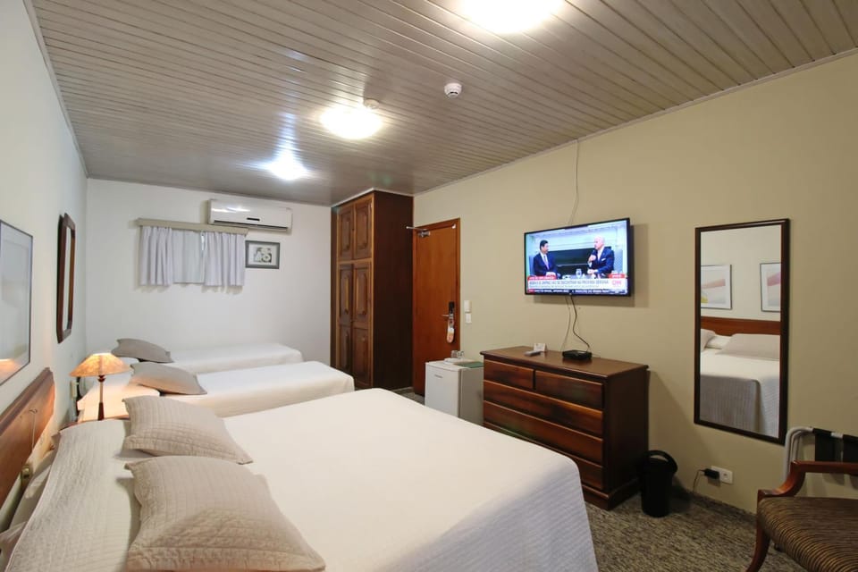 Bed, TV and multimedia, Bedroom, minibar, safe, air conditioner