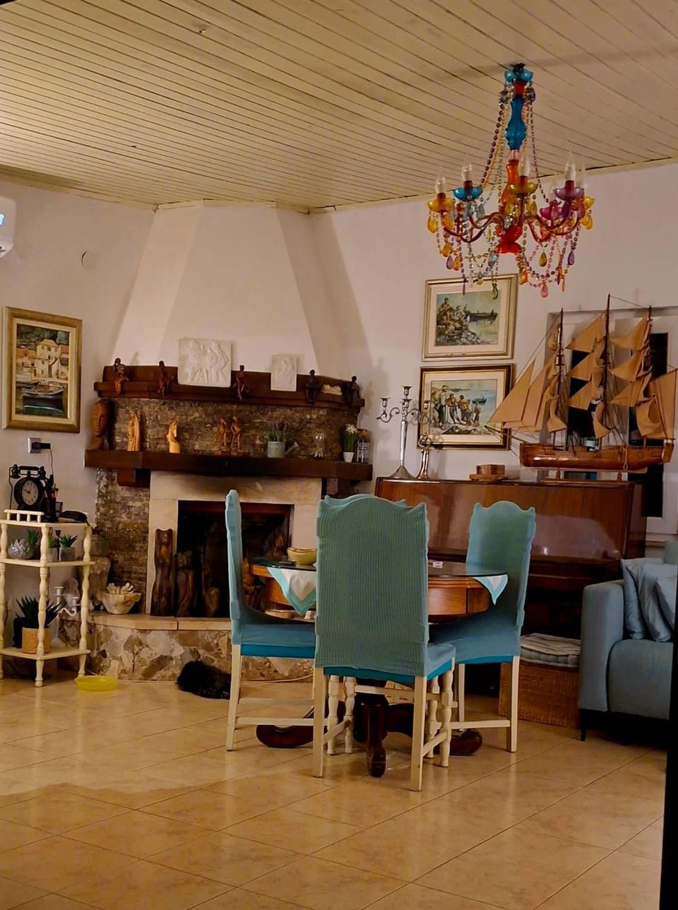 Living room, fireplace