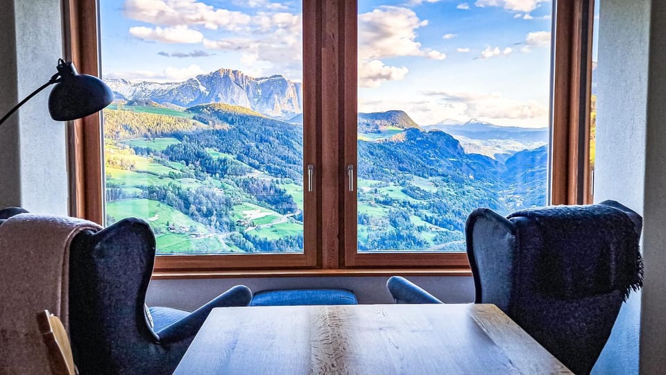 Living room, Seating area, Dining area, Mountain view, Mountain view, Sunset