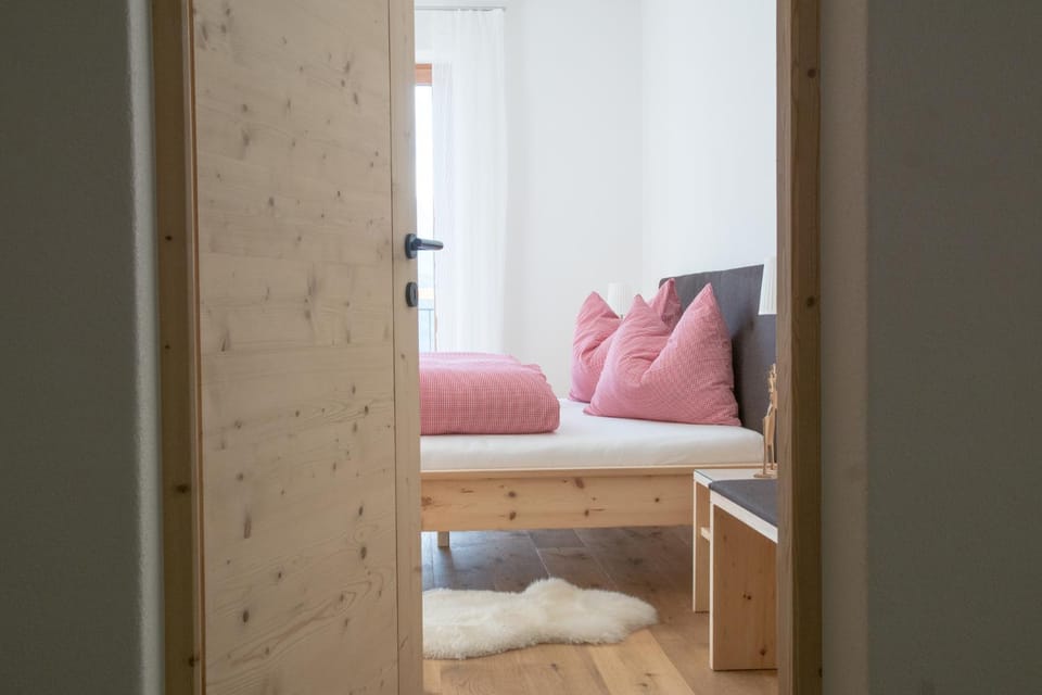 Bed, Bedroom, Mountain view