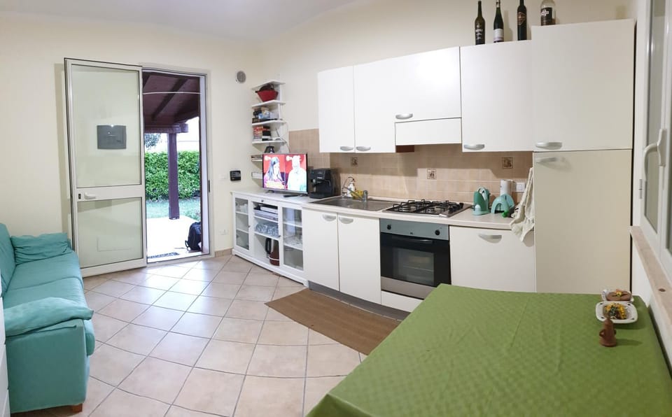Kitchen or kitchenette, Living room