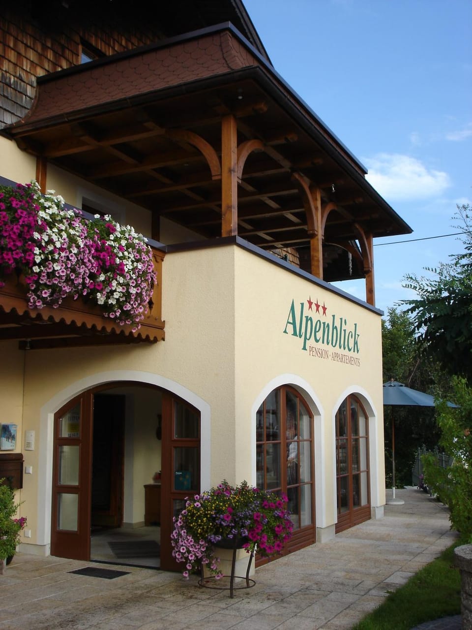 Property building, Facade/entrance