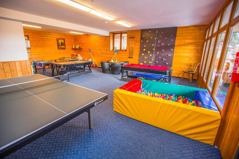 Billiard, Game Room, Table tennis