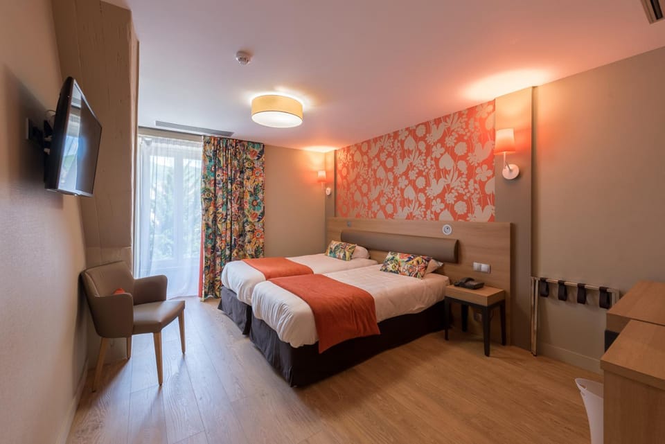 Day, Photo of the whole room