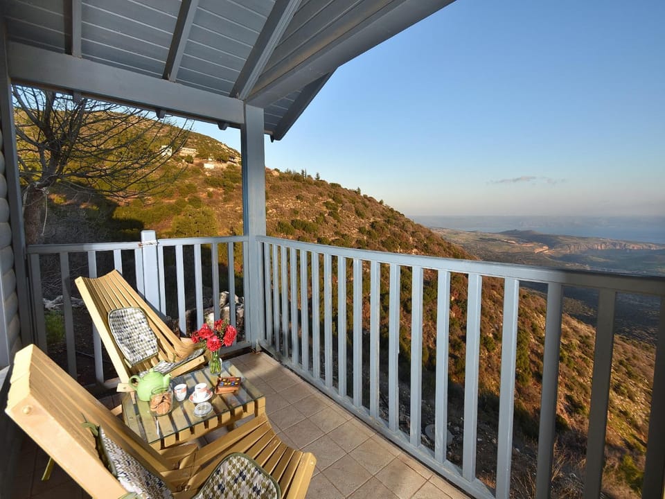 Balcony/Terrace, Lake view, Mountain view
