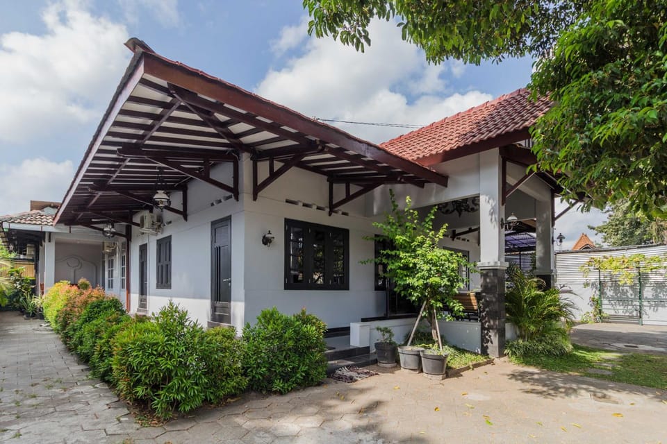 Patio, Facade/entrance