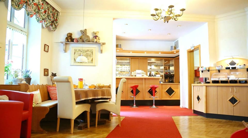 Communal lounge/ TV room, Lobby or reception, Lounge or bar, Area and facilities