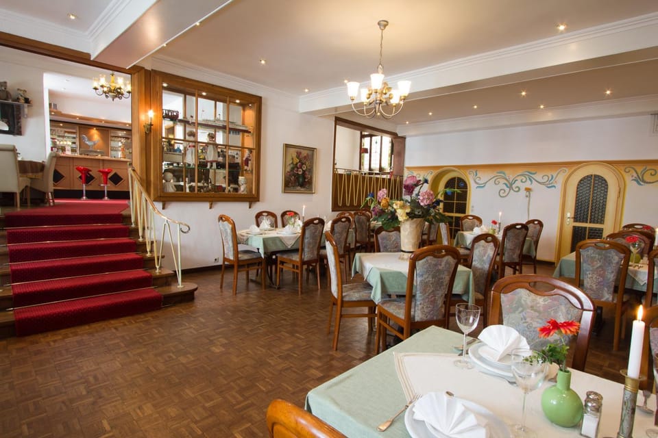 Restaurant/places to eat, Communal lounge/ TV room